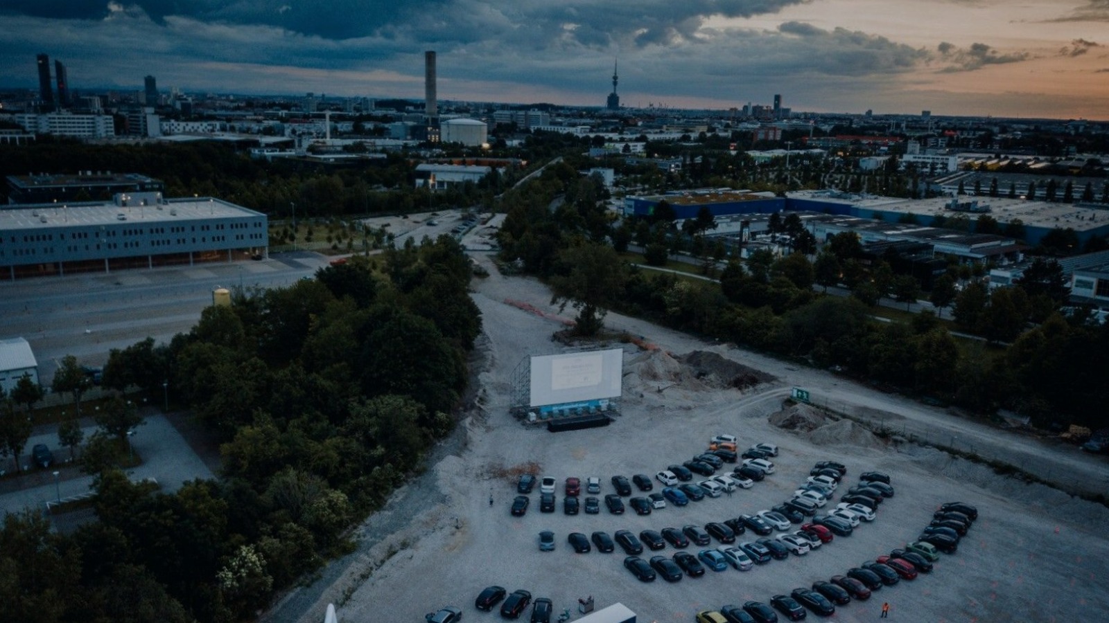 Popup-Autokino am Zenith in der Dämmerung
